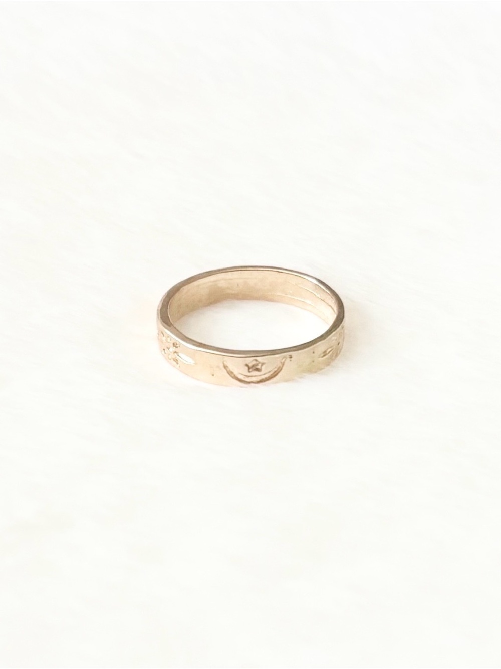 5/$15 🩷 MUST BUNDLE Gold Crescent & Star Engraved Women's Band